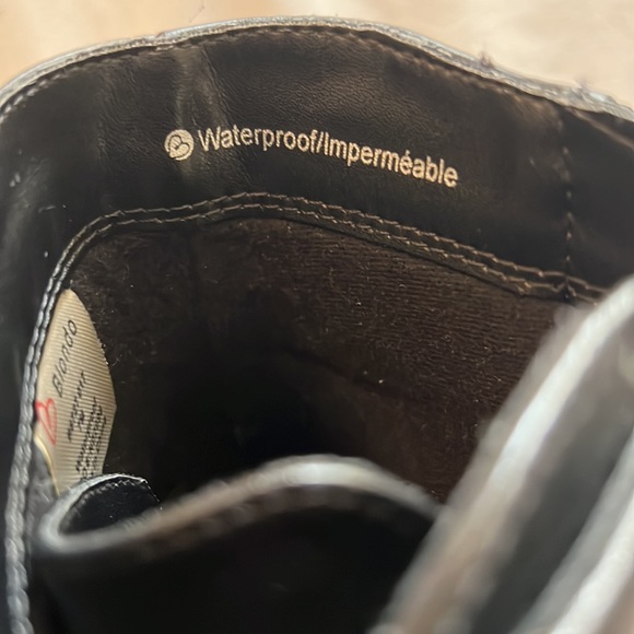NWOB Blondo Waterproof Buckle Booties - Black Leather - Picture 6 of 7